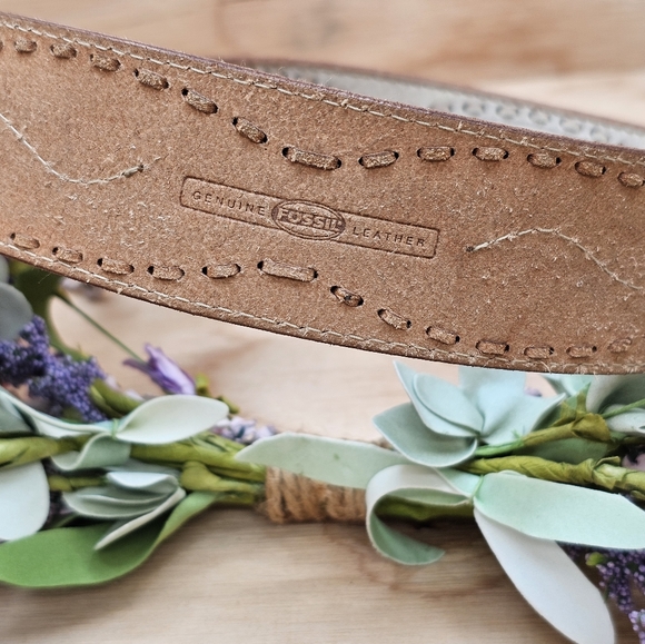 Genuine Leather Fossil Belt Size Medium - Picture 2 of 4